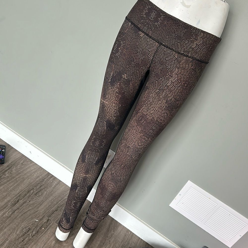 Lululemon Wunder Under Leggings II *Full-On Luon
Golden Godess Cashew Multi